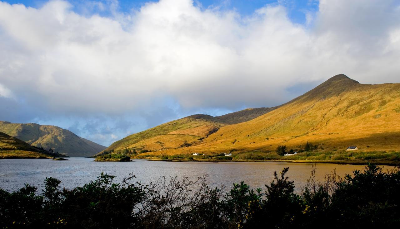 Wild Atlantic Hostel Leenaun Extérieur photo