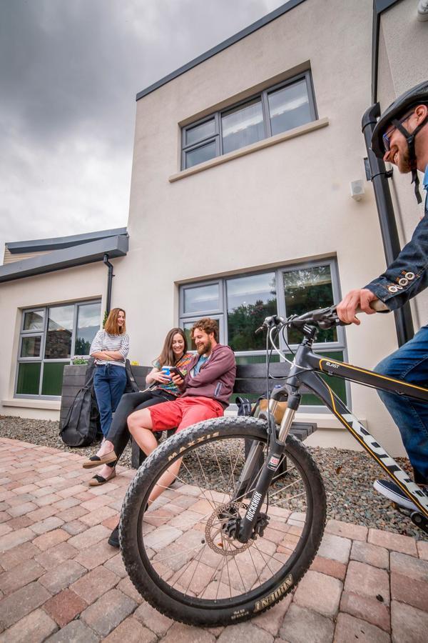 Wild Atlantic Hostel Leenaun Extérieur photo